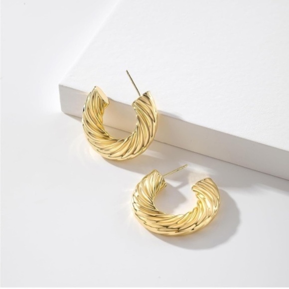 Gold 14k Gold Plated Textured Hoop Cuff Earrings - Picture 2 of 4